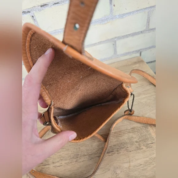 Vintage Roots Crossbody Bag - Picture 4 of 12